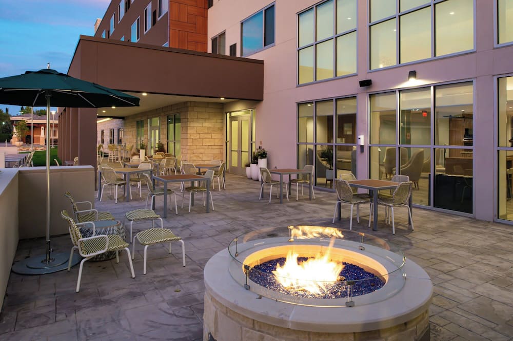 Element Overland Park