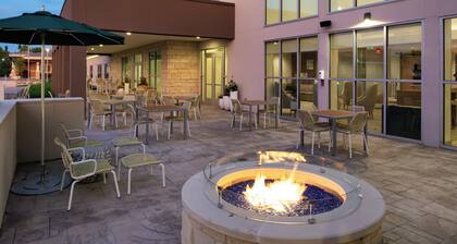 Element Overland Park