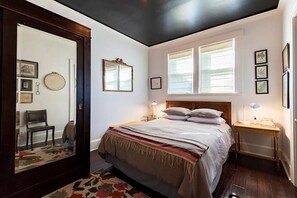 5 bedrooms, iron/ironing board, WiFi, bed sheets - Spacious & Stylish historic rental minutes from Louisville and Churchill Downs (New Albany)