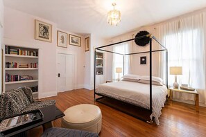 5 habitaciones, tabla de planchar con plancha, wifi y ropa de cama