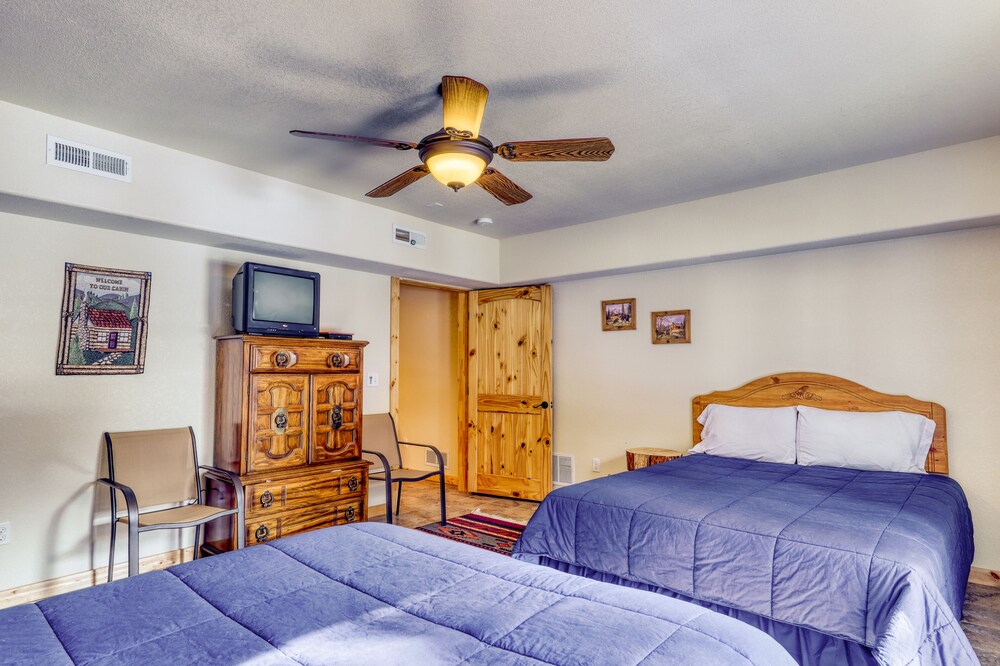 Cute walk-out basement w/ full kitchen, free WiFi, and full resort amenities!