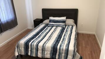 6 slaapkamers, een strijkplank/strijkijzer, wifi, beddengoed