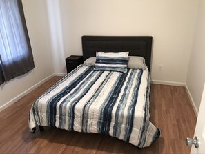 6 bedrooms, iron/ironing board, WiFi, bed sheets