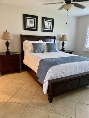 1 bedroom, iron/ironing board, WiFi, bed sheets - OV III 2MIN WALK TO BEACH PRIME LOCATION TO EVERYTHING!!! (Fort Pierce)