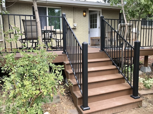 Spacious Guest Suite with Private Entrance, Hot tub, 2 Bedrooms, 1 Bath