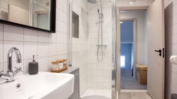 Luxury Apartment, Private Bathroom, City View | Bathroom