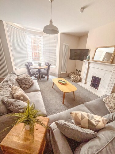 Oxford Street Grand Apartment