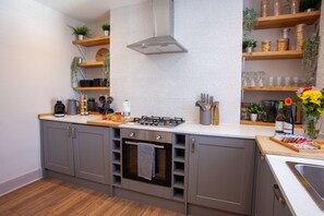 Luxury Apartment, Private Bathroom, City View | Shared kitchen - Oxford Street Grand Apartment (Southampton)