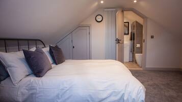 Apartamento superluxo, banheiro privativo, vista para a cidade | 3 quartos