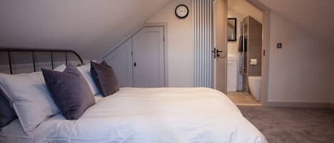 Luxury Apartment, Private Bathroom, City View