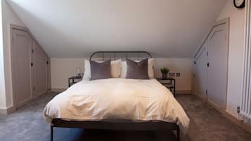 Luxury Apartment, Private Bathroom, City View | 3 bedrooms