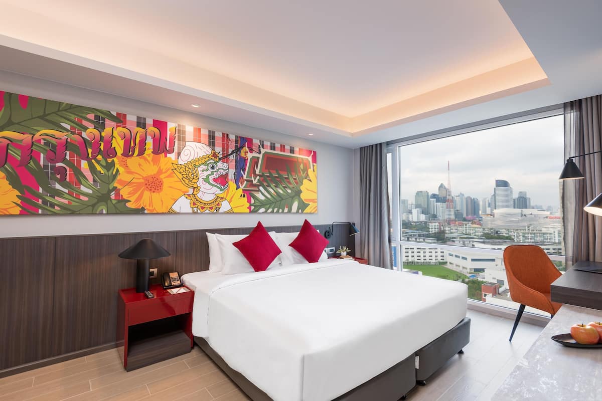 Premier-Doppelzimmer, 1 King-Bett, Stadtblick | 1 Schlafzimmer, Minibar, Zimmersafe, Schreibtisch