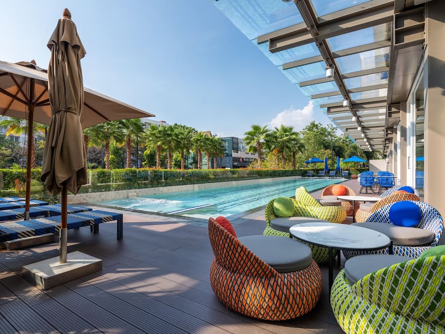 Außenpool, geöffnet von 06:00 Uhr bis 22:00 Uhr, Sonnenschirme