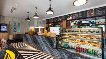 Café da manhã, almoço e jantar
