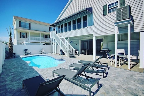 Cherry Grove/North Myrtle Beach Luxury Vacation Home, Private Pool, Pet Friendly