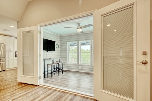 Cherry Grove/North Myrtle Beach Luxury Vacation Home, Private Pool, Pet Friendly