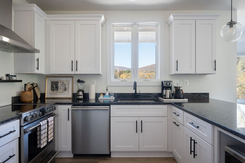 Boutique 2 Bed, 2 Bath Suite 304 | Near King Family Vineyards!