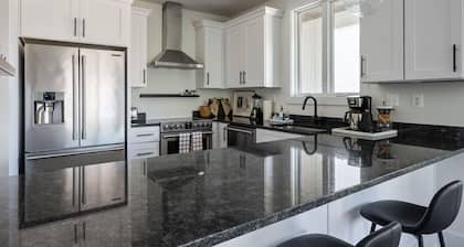 Piedmont Place 304| Lux Vineyard & Brewery Getaway in the Heart of Crozet | Pet Friendly
