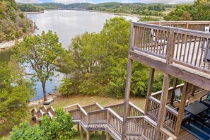 Property grounds - The Dogwood - Hot Tub - Lake Front Access (Springdale)