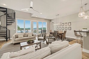 TV, fireplace, offices - The Dogwood - Hot Tub - Lake Front Access (Springdale)