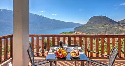 Balcone sul Lago - Apartment with Amazing View Terrace, Tremosine, Italy