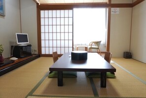 Japanese Style Room for 4 Guests | In-room safe, iron/ironing board - Green Spa Tsutsuga (Akiota)