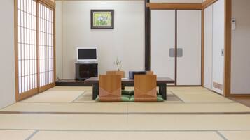 Japanese Style Room (16 Tatami Mats) | In-room safe, iron/ironing board