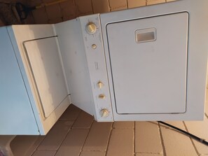 Interior - Cuarto Comodo Centrico (Mexicali)