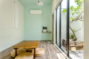 3 bedrooms, premium bedding, minibar, blackout drapes