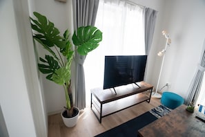 Vila conforto, 3 quartos | Área de estar | TV de tela plana 3 polegadas com canais digitais, TV