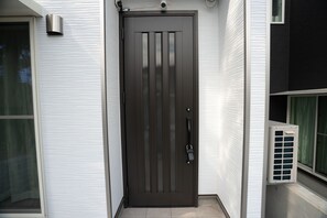 3 عدّة غرف نوم وبديكورات فريدة لكل غرفة وطراز فريد لكل وحدة ومكتب