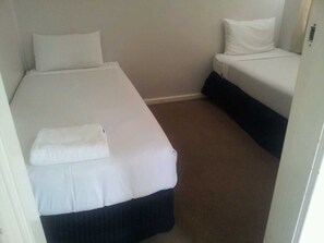 Family Room, Multiple Beds | Desk, iron/ironing board, free WiFi, bed sheets - Blue Pacific Motel Swansea (Little Pelican)