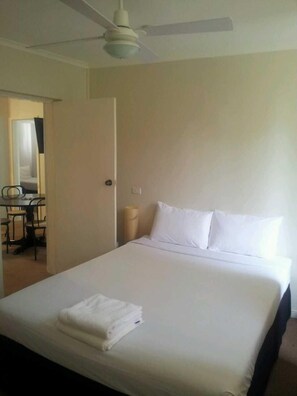 Family Room, Multiple Beds | Desk, iron/ironing board, free WiFi, bed sheets - Blue Pacific Motel Swansea (Little Pelican)