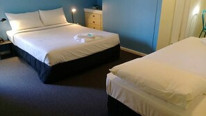Desk, iron/ironing board, free WiFi, bed sheets - Blue Pacific Motel Swansea (Little Pelican)