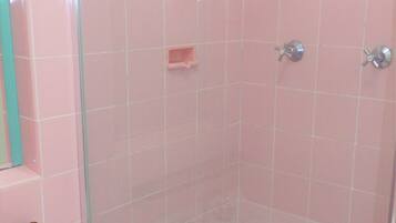 Phòng đôi | Phòng tắm | Buồng tắm vòi sen, đồ dùng nhà tắm miễn phí, khăn tắm, xà phòng