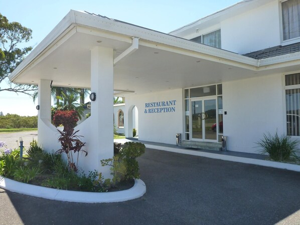 Front of property - Blue Pacific Motel Swansea (Little Pelican)