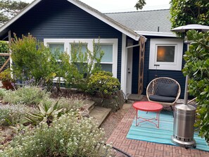 Terrace/patio - Gorgeously styled bungalow overlooking Bodega Harbor,  Sauna, walk to town, Dogs (Bodega Bay)
