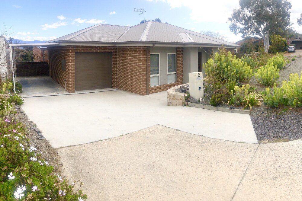 New immaculate 4 bedroom home-Ultimate getaway