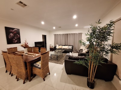 JoyWaves New  4Bedroom retreat - ultimate getaway
