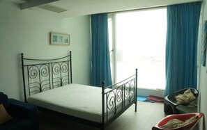Habitación cuádruple | Wifi gratis y ropa de cama 