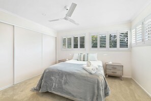 3 bedrooms, iron/ironing board, bed sheets - Amazing Family Holiday Home - Games Room & Pet Friendly!! (Sunshine Coast)