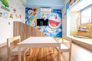 Deluxe-Vierbettzimmer | Schreibtisch, Verdunkelungsvorhänge, schallisolierte Zimmer