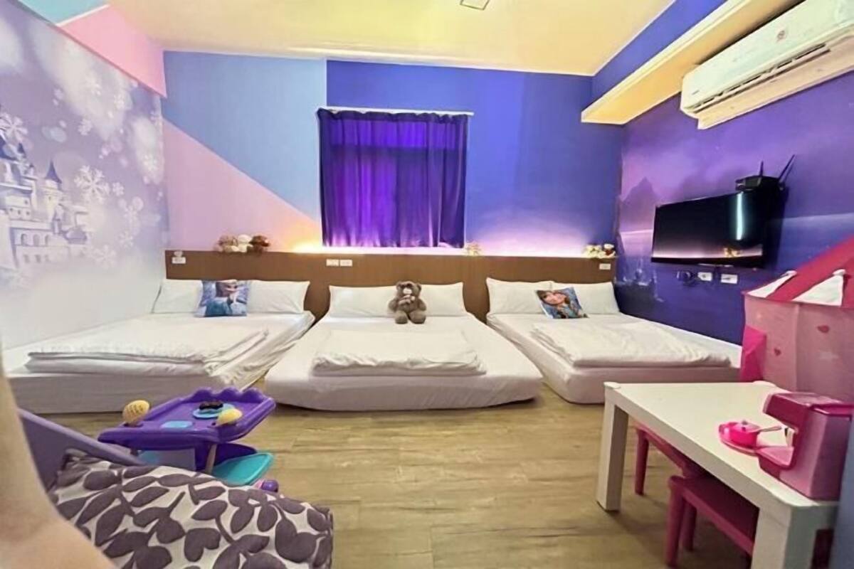 Desk, blackout curtains, soundproofing, free WiFi