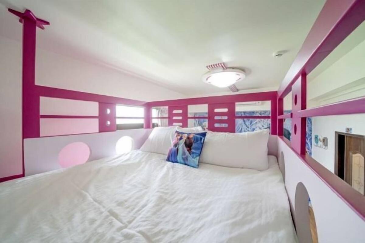 Desk, blackout curtains, soundproofing, free WiFi