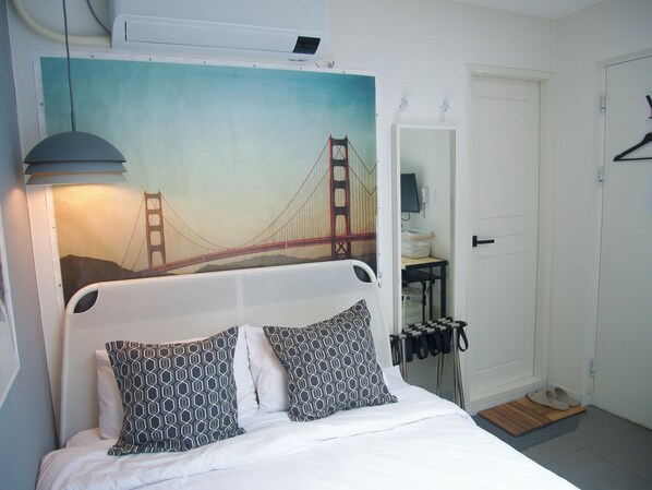 Economy Double Room | Free WiFi - Queen House Hongdae (Seoul)