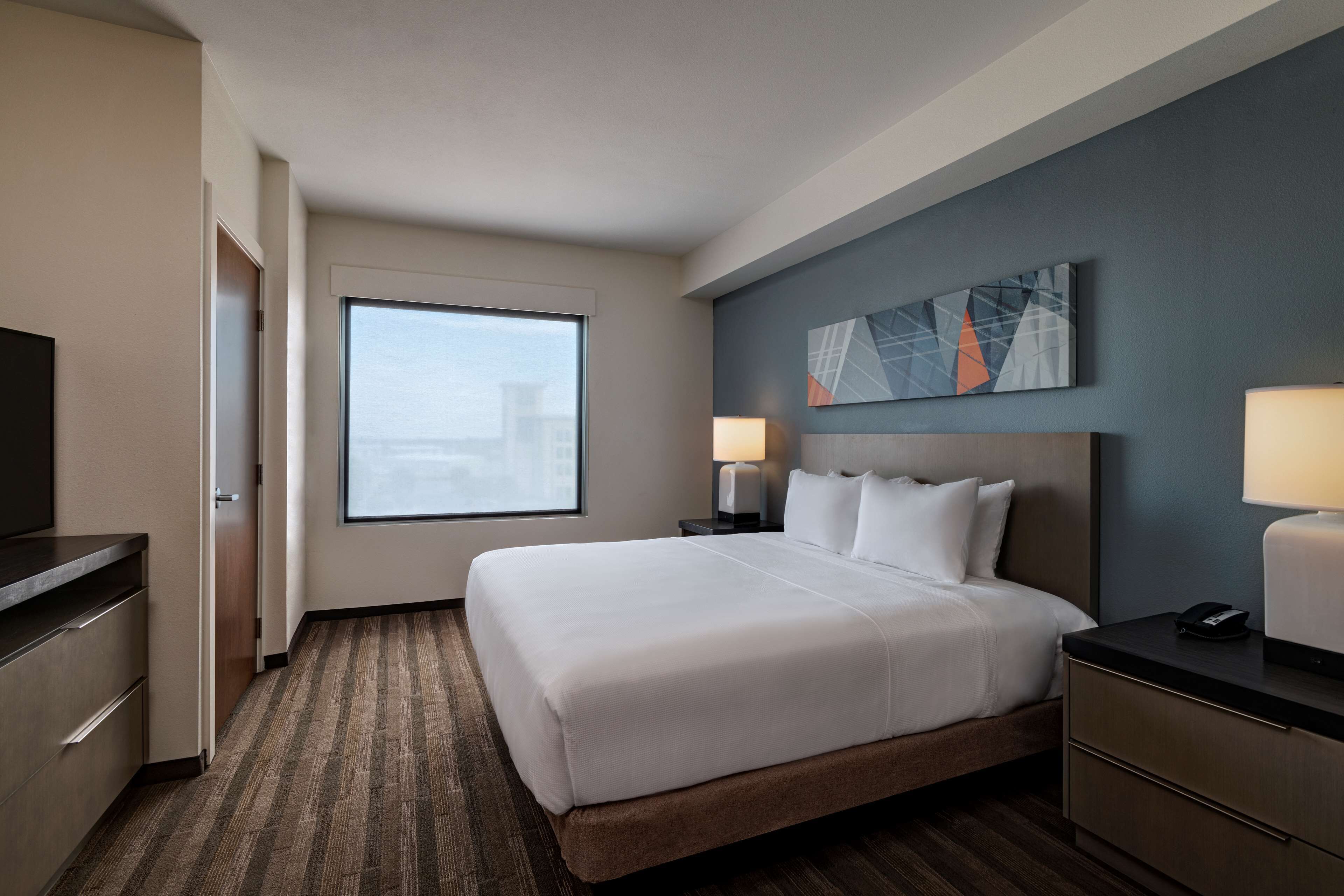 suite, 1 bedroom, accessible, bathtub | desk, free wifi, bed sheets