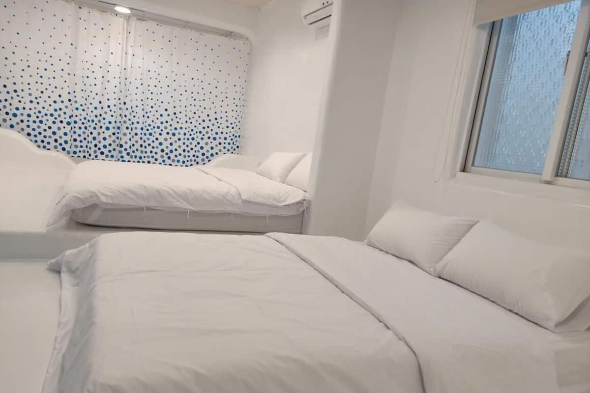 Appartement | Minibar, rideaux d’obscurcissement, accès au Wi-Fi (inclus)