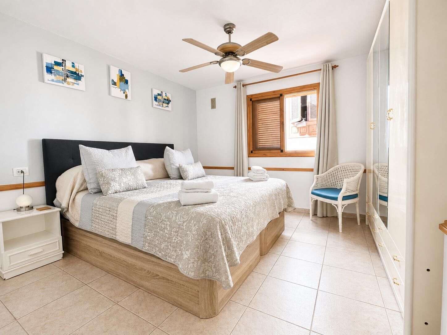 3 dormitorios, tabla de planchar con plancha, wifi gratis y ropa de cama