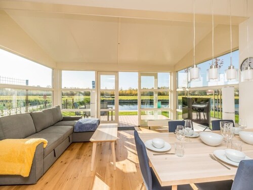 Design, geradlinig and geschmackvoll beschreiben das aus 2018 datierende Inselhaus am besten! Aus de