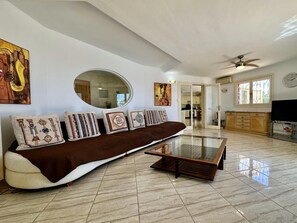 4 slaapkamers, een strijkplank/strijkijzer, gratis wifi, beddengoed